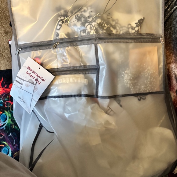 White and black wedding dress - Picture 2 of 7